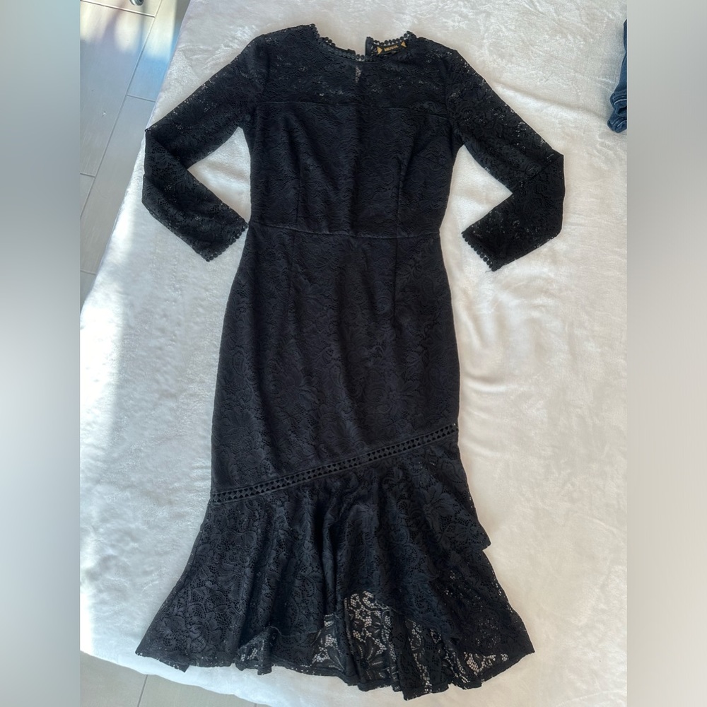 Musol women’s medium black lace mermaid dress. Excellent condition.